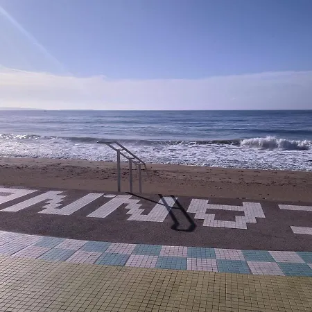 Appartement Avec Terrasse Dans Résidence En Face De La Et Parking Privatif- Midi Cannes