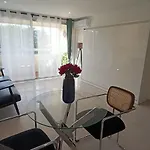 Avec Terrasse Dans En Face De La Et Parking Privatif- Midi Apartment *