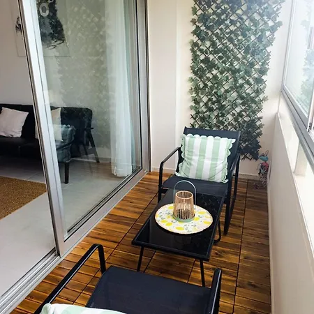 Apartman Avec Terrasse Dans En Face De La Et Parking Privatif- Midi Cannes
