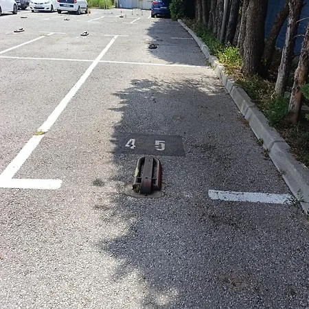 Avec Terrasse Dans En Face De La Et Parking Privatif- Midi Apartment Cannes